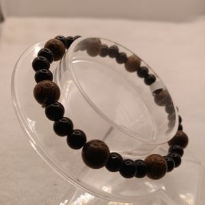 Handmade elastic band bracelet